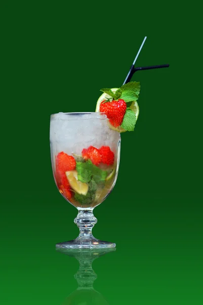 Cocktail mohito with a strawberry — Stock Photo, Image