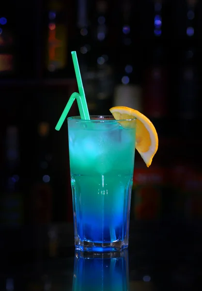Blue cocktail with a lemon — Stock Photo, Image