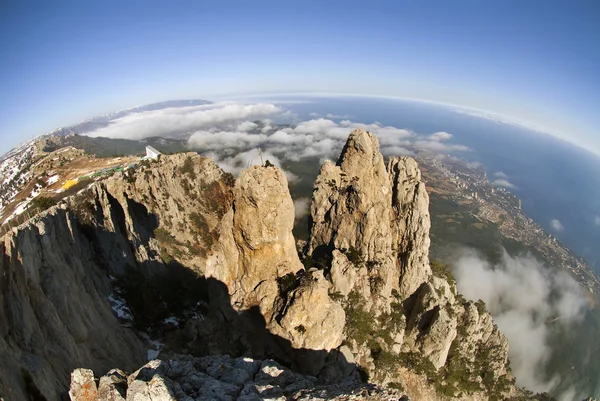 Rocks Ah-petri against Yalta in Crimea — Stock Photo, Image