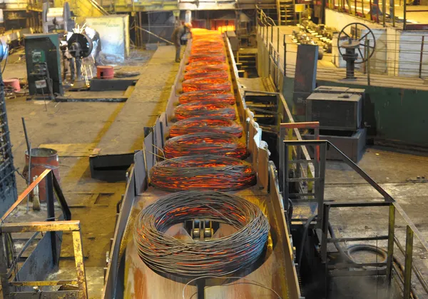 Herstellung eines Stahldrahtes — Stockfoto