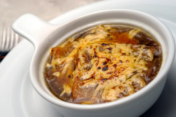 Zwiebelsuppe mit Fua-Gra und Käse — Stockfoto