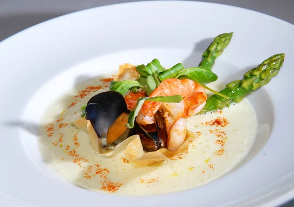 Seafood with an asparagus — Stock Photo, Image