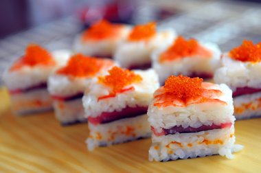 bir ton balığı ile Sushi