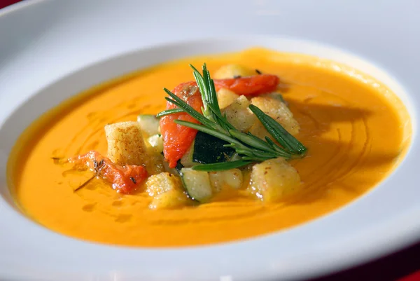 Тыквенный суп с овощами — стоковое фото