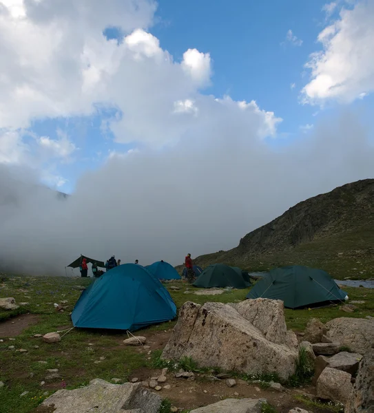 Camp in mountains of caucasus — Stock Photo, Image