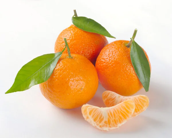 Clementines with segments — Stock Photo, Image