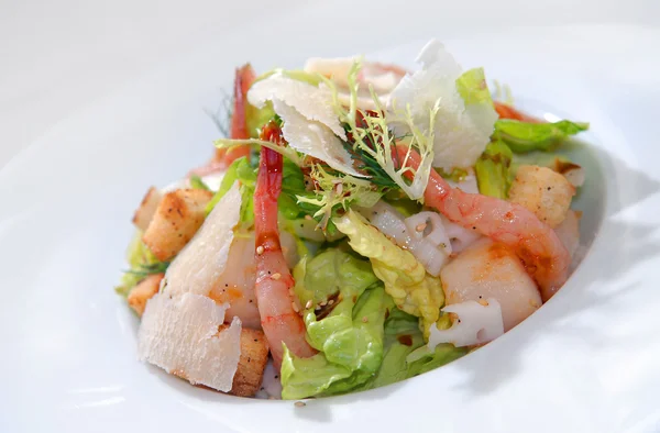 Gelen deniz mahsulleri salatası — Stok fotoğraf