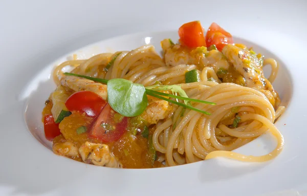 Spaghetti mit Gemüse — Stockfoto