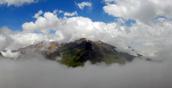 Панорама Кавказских гор — стоковое фото