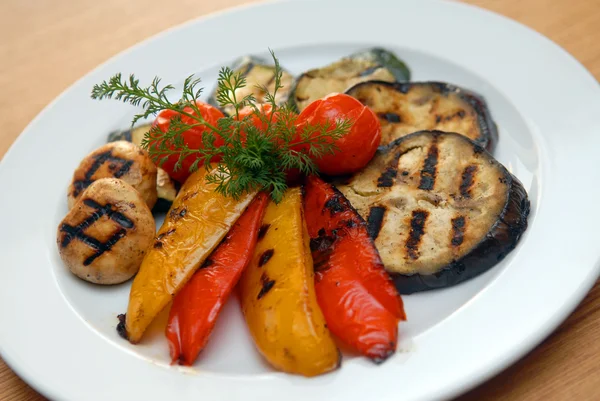 Fried vegetables on a grill — Zdjęcie stockowe