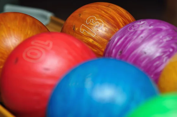 Färgglada bowling bollar Royaltyfria Stockbilder
