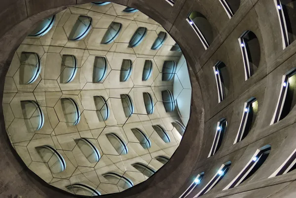 Spiralformade underjordisk parkering — Stockfoto