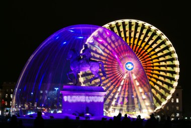 Statue and Ferris wheel clipart