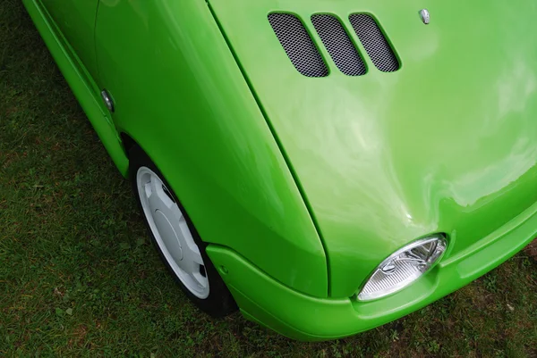 Grünes Auto — Stockfoto