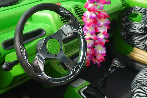 Dentro do carro verde — Fotografia de Stock