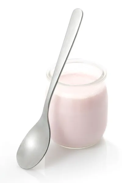Полуниця йогурт, готові до вживання — стокове фото