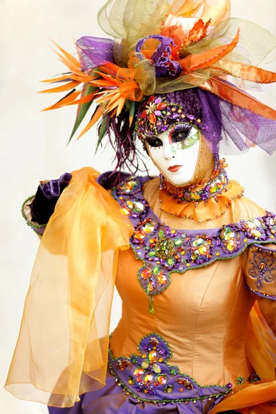 Oranje carnaval masker — Stockfoto