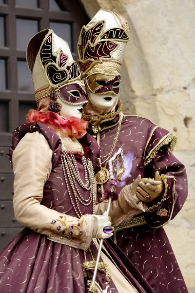 Un par de máscaras en el carnaval — Foto de Stock