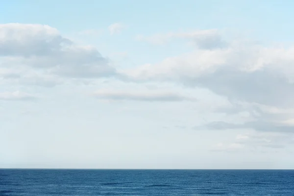 Offene See und Wolkenlandschaft — Stockfoto
