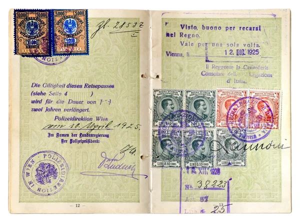 Gamla europeiska pass. — Stockfoto