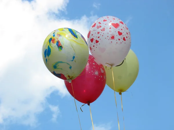 Manojo de globos de fiesta de colores —  Fotos de Stock