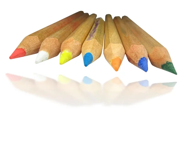 Färgpennor med skugga isolerade — Stockfoto