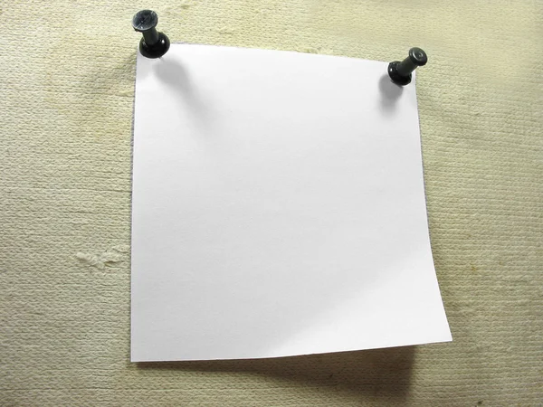 Bílý kus papíru, oznámení — Stock fotografie