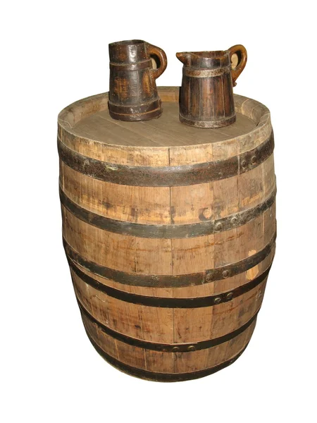 Old Barrel com duas canecas isoladas — Fotografia de Stock