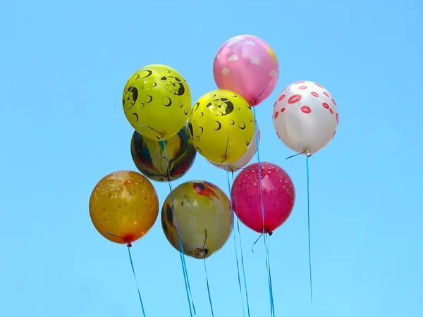 彩色的方气球一堆 — 图库照片