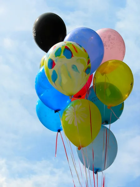 Ομάδα γιορτή πολύχρωμα μπαλόνια — Φωτογραφία Αρχείου