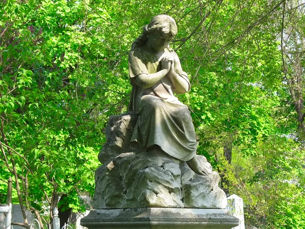 Régi angyal szobor szobor — Stock Fotó