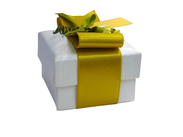 Geschenkdoos met geel lint geïsoleerd — Stockfoto