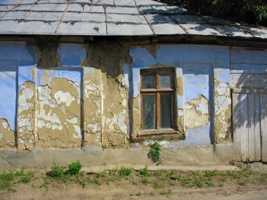 Vintage penceresi, kahverengi ve mavi duvar eski
