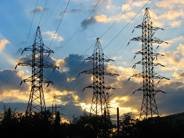 Líneas de transmisión de energía eléctrica — Foto de Stock