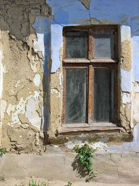 Vintage penceresi, kahverengi ve mavi duvar eski