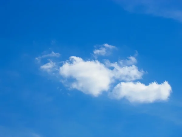 Blue sky and white fluffy clouds — Stock Photo, Image