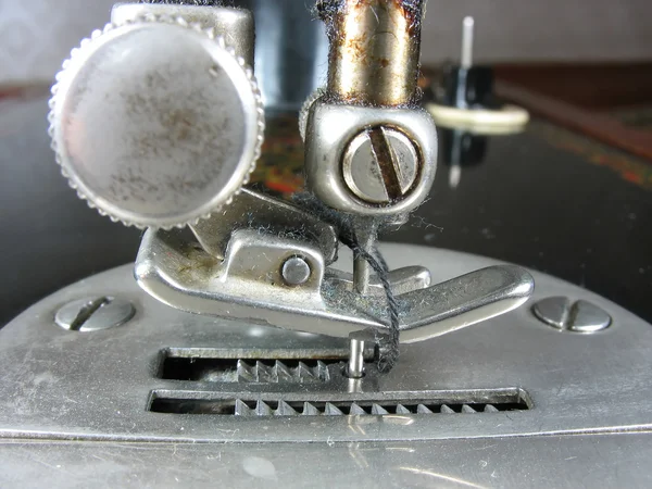Vecchio dettaglio della macchina da cucire industriale — Foto Stock