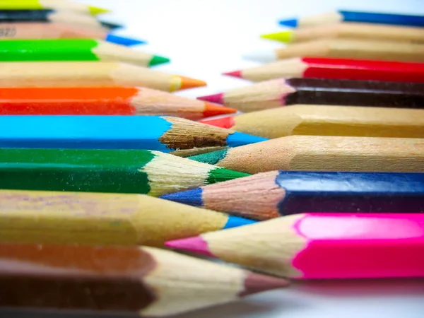 Kleur potloden in regelen — Stockfoto
