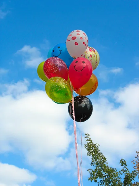 Bos van gekleurde partij ballonnen — Stockfoto