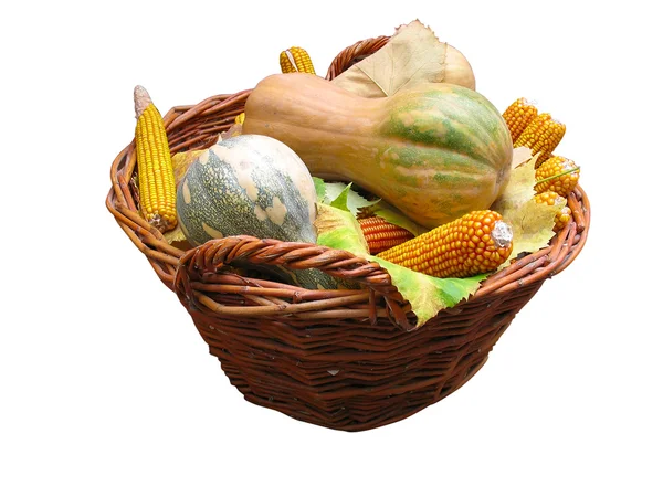 Gemüse in einer Holzkiste ernten — Stockfoto