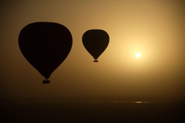 sıcak hava balonları göz hizasında