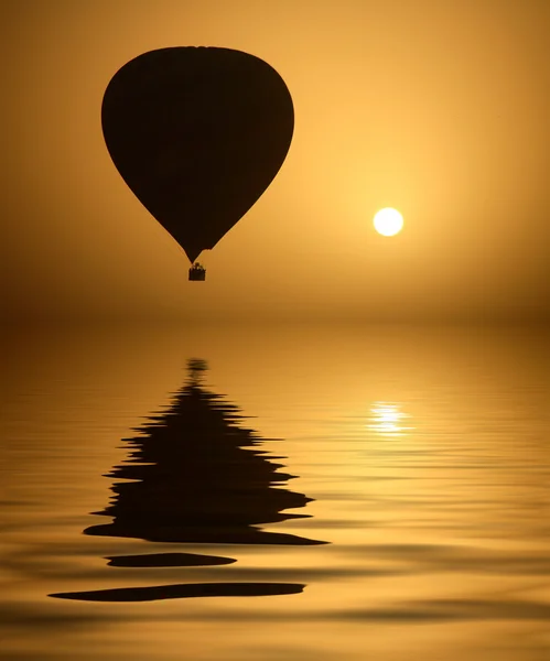 Hőlégballon és a nap — Stock Fotó
