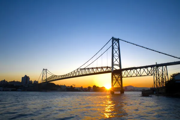 Brücke bei Sonnenuntergang — Stockfoto