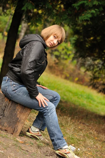 Girl sitting on the stump — Stock Photo, Image