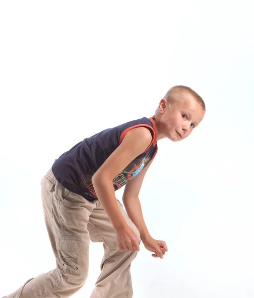 Hoppande pojke isolerat på den vita bakgrunden — Stockfoto