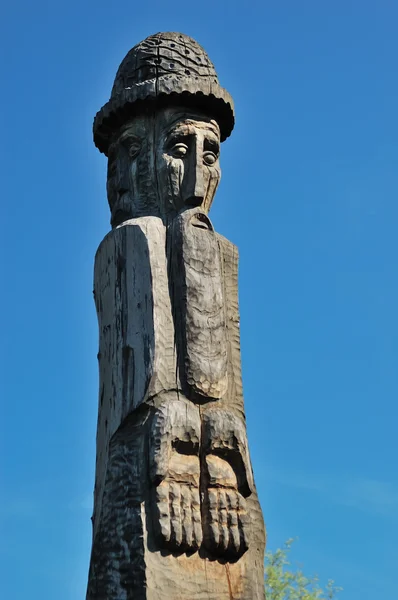 stock image Ancient totem pole against blue sky