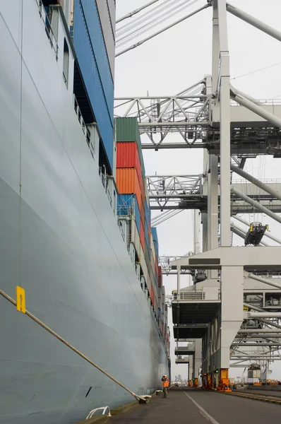 Obrovská kontejnerová loď — Stock fotografie