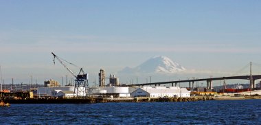 Seattle Limanı ve mount rainier