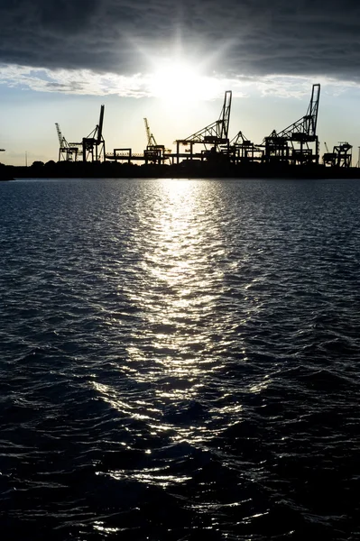 Industriële haven silhouet — Stockfoto