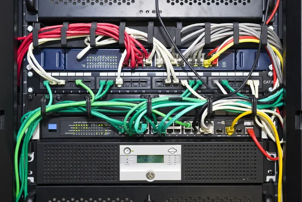Netwerk server kabelbeheer — Stockfoto